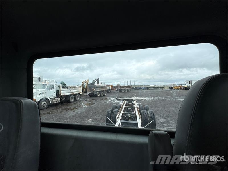 Mack GU800 6x4 Cab and Chassis Cabins and interior