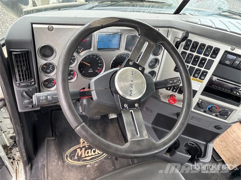 Mack GU800 6x4 Cab and Chassis Cabins and interior
