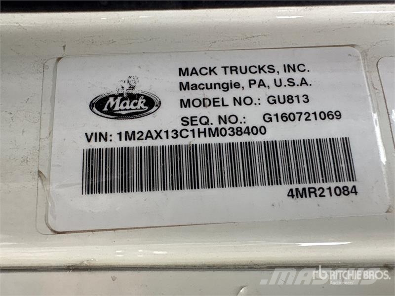 Mack GU800 6x4 Cab and Chassis Cabins and interior