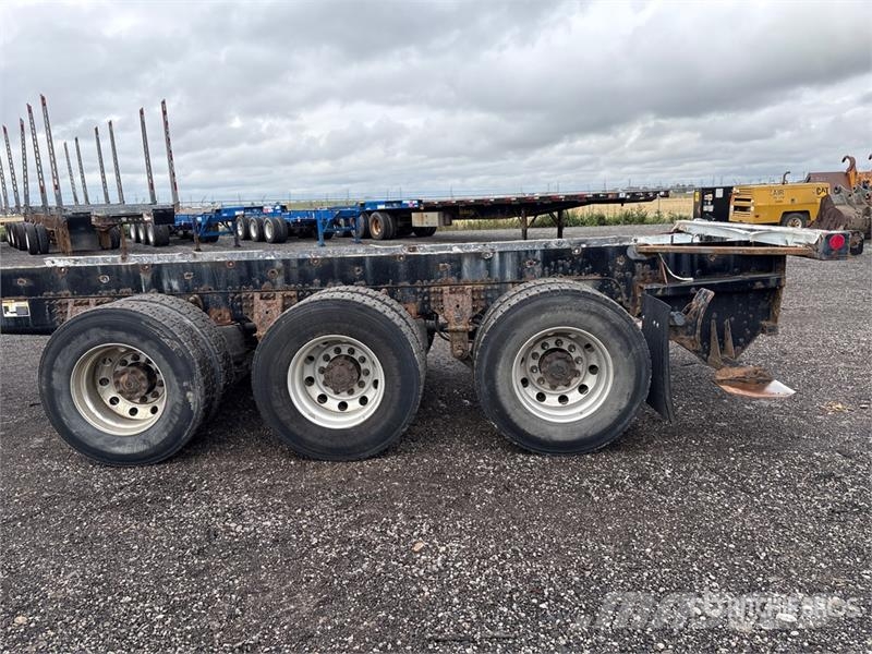 Mack GU800 8x6 Cab and Chassis Cabines