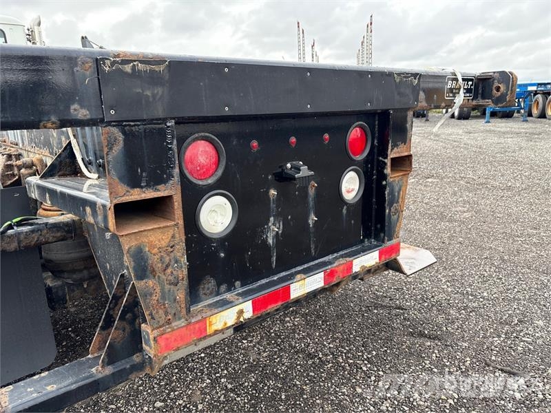 Mack GU800 8x6 Cab and Chassis Cabines
