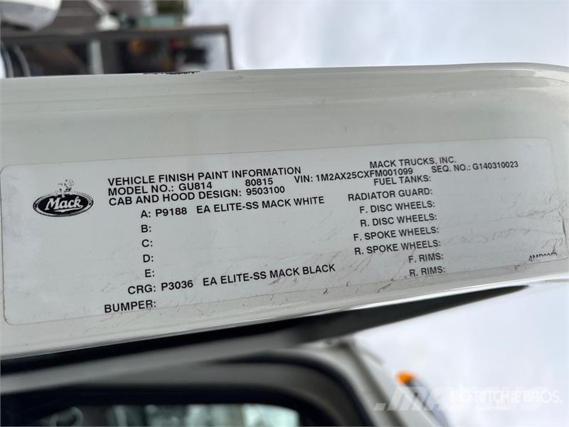 Mack GU800 8x6 Cab and Chassis Cabines