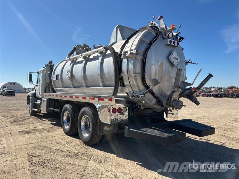 Mack GU813 Sewage disposal Trucks