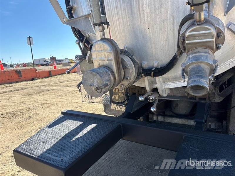 Mack GU813 Sewage disposal Trucks