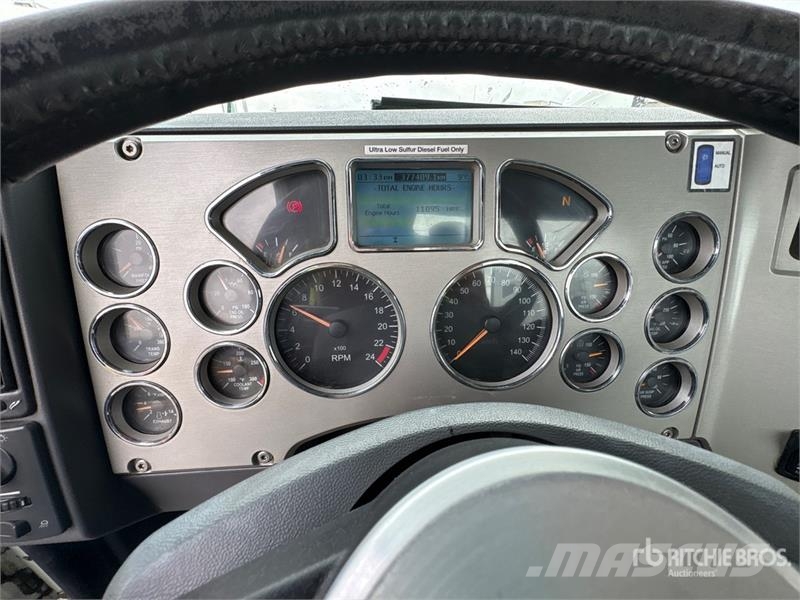 Mack GU814 8x6 Cab and Chassis Kabinos ir salonai