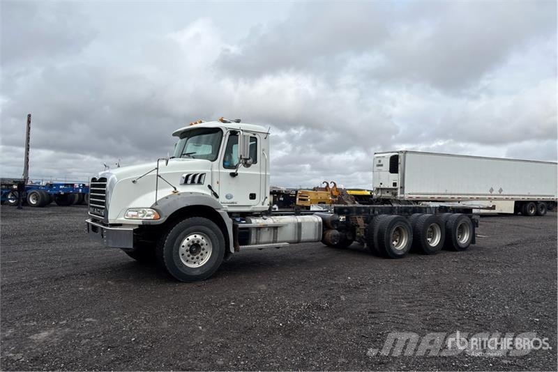 Mack GU814 8x6 Cab and Chassis Kabinos ir salonai