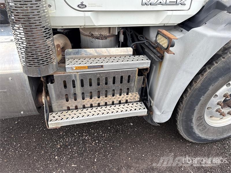 Mack GU814 8x6 Cab and Chassis Kabinos ir salonai