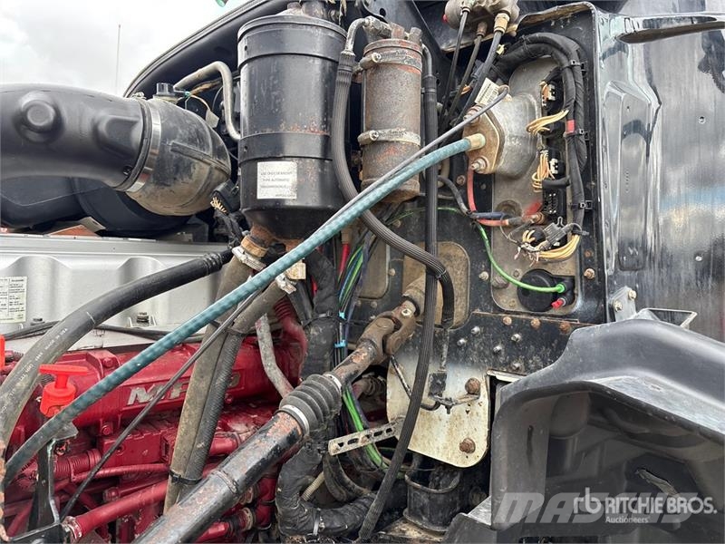 Mack GU814 8x6 Tri/A Day Cab Truck Tractor Autotractoare