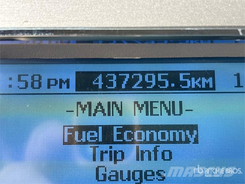Mack GU814 8x6 Tri/A Day Cab Truck Tractor Autotractoare
