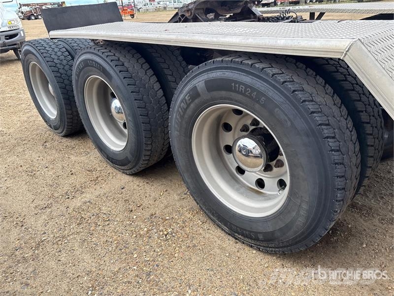 Mack GU814 8x6 Tri/A Day Cab Truck Tractor Autotractoare