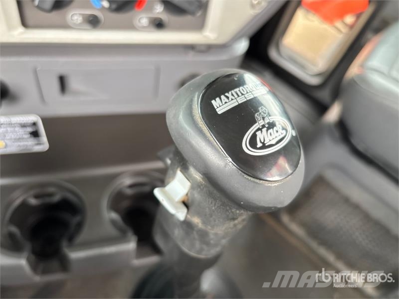 Mack GU814 8x6 Tri/A Day Cab Truck Tractor Autotractoare
