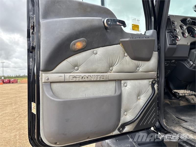 Mack GU814 8x6 Tri/A Day Cab Truck Tractor Autotractoare