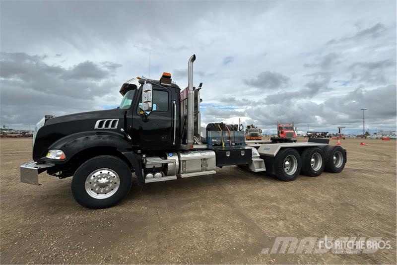 Mack GU814 8x6 Tri/A Day Cab Truck Tractor Autotractoare