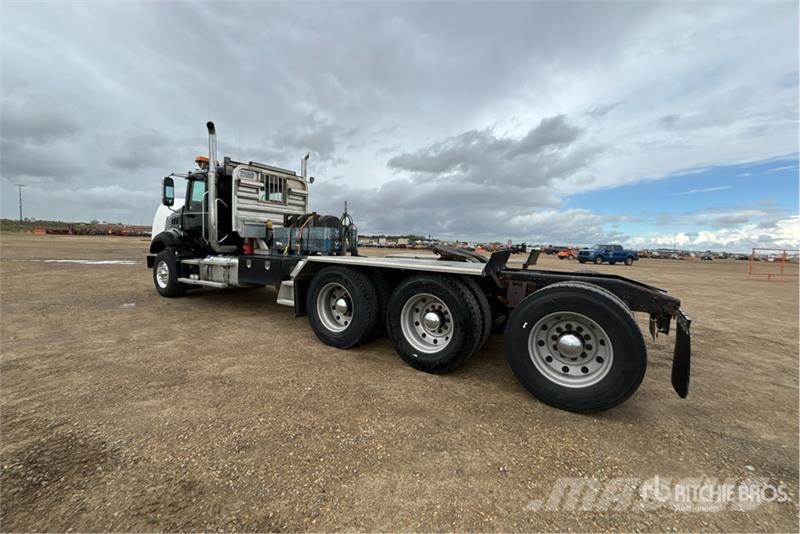 Mack GU814 8x6 Tri/A Day Cab Truck Tractor Autotractoare