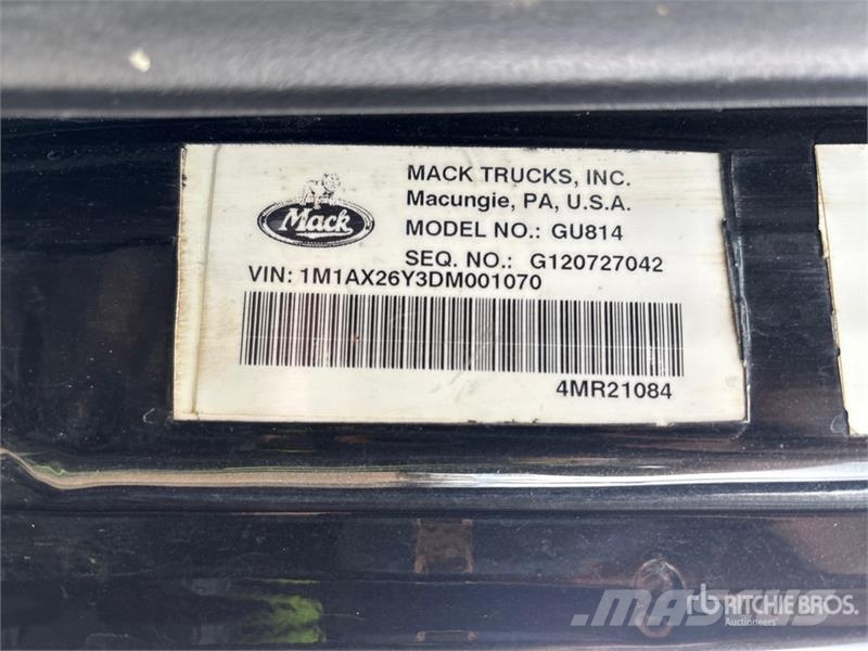 Mack GU814 8x6 Tri/A Day Cab Truck Tractor Autotractoare