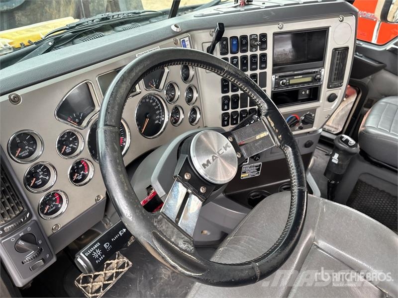 Mack GU814 8x6 Tri/A Day Cab Truck Tractor Autotractoare