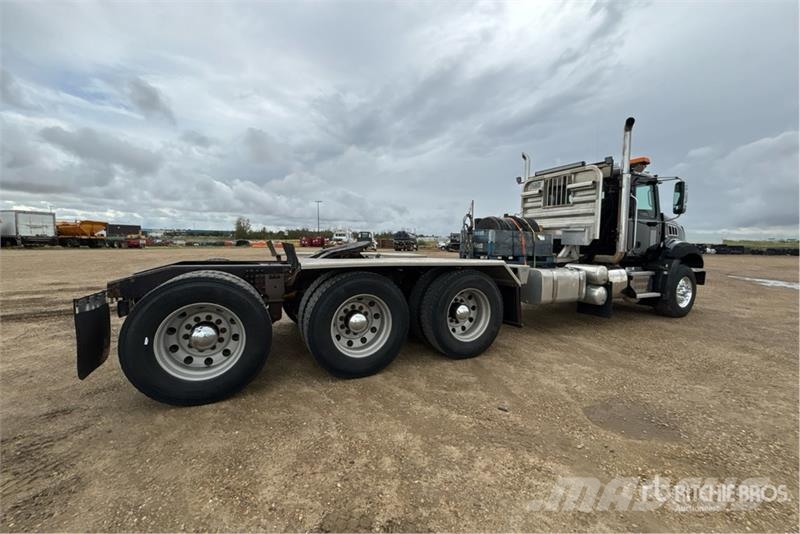 Mack GU814 8x6 Tri/A Day Cab Truck Tractor Autotractoare