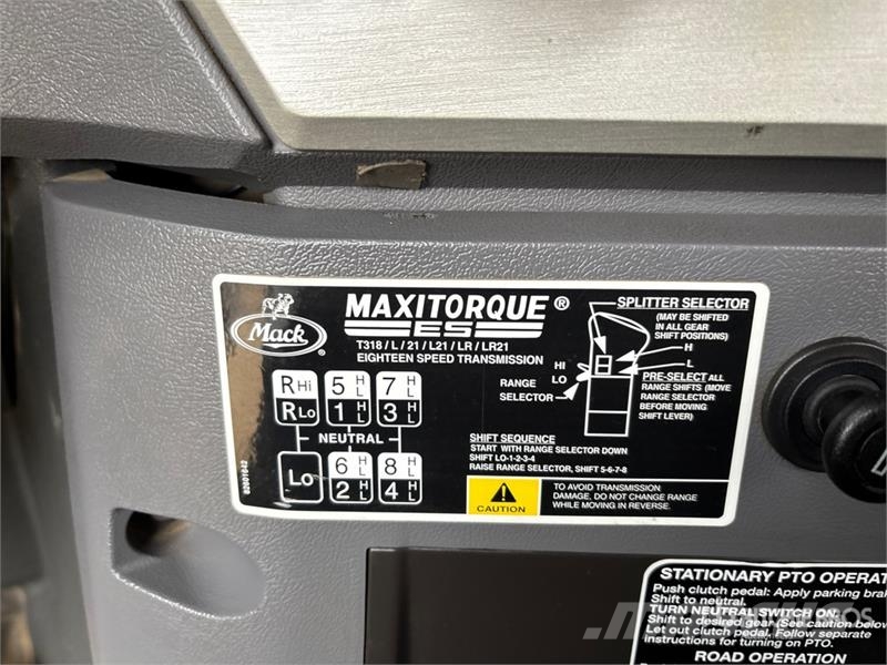 Mack GU814 8x6 Tri/A Day Cab Truck Tractor Autotractoare