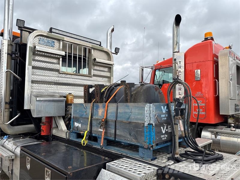 Mack GU814 8x6 Tri/A Day Cab Truck Tractor Autotractoare