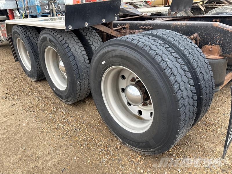 Mack GU814 8x6 Tri/A Day Cab Truck Tractor Autotractoare