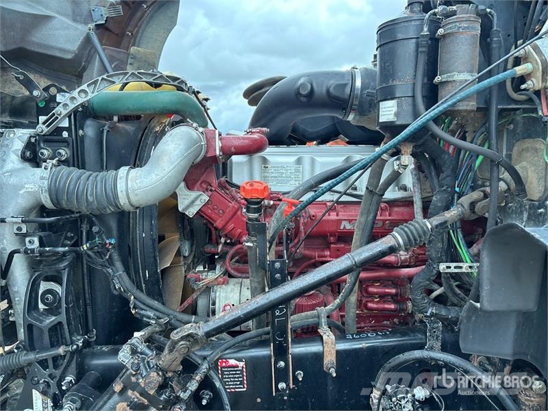 Mack GU814 8x6 Tri/A Day Cab Truck Tractor Autotractoare