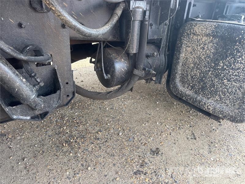Mack LEU613 Сміттєвози