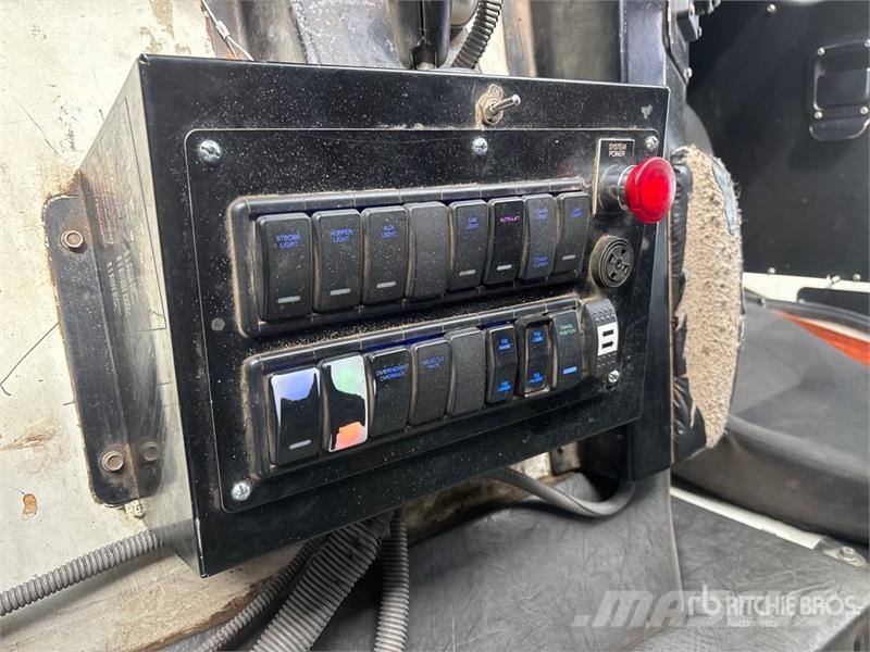 Mack LEU613 Сміттєвози