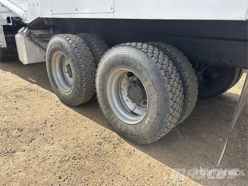 Mack LEU613 Сміттєвози