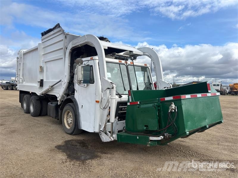 Mack LEU613 Сміттєвози