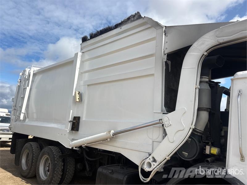 Mack LEU613 Сміттєвози
