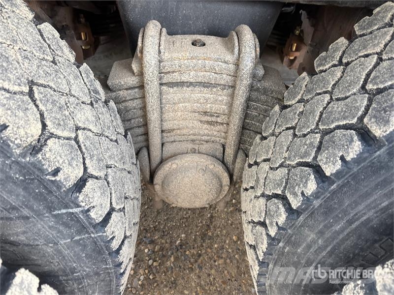 Mack LEU613 Сміттєвози