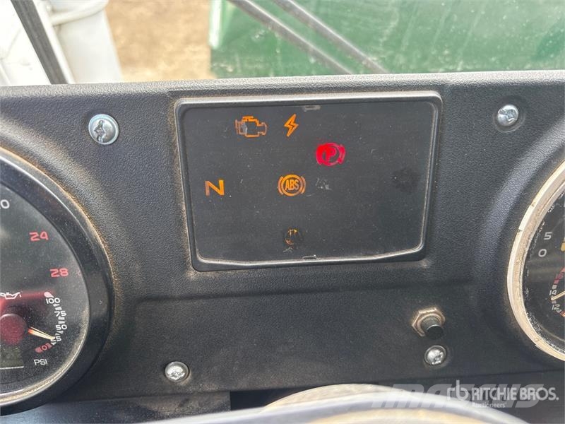 Mack LEU613 Сміттєвози