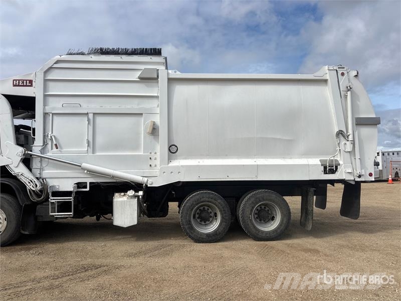 Mack LEU613 Сміттєвози