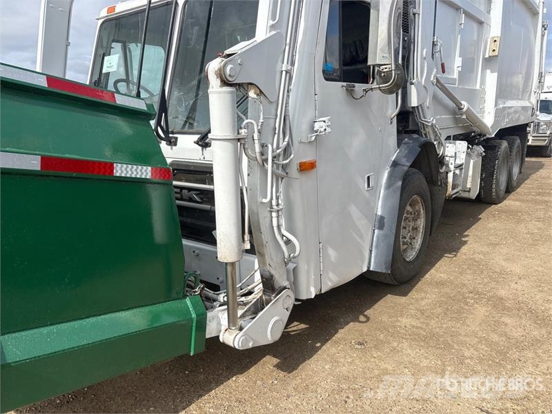 Mack LEU613 Сміттєвози