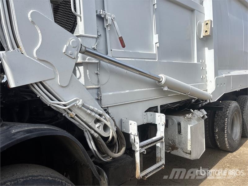 Mack LEU613 Сміттєвози