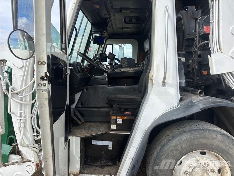 Mack LEU613 Сміттєвози