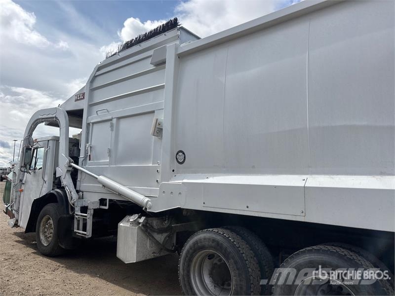 Mack LEU613 Сміттєвози