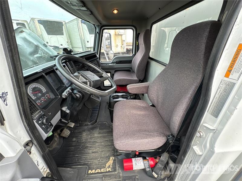Mack MD742 4x2 Freight Van Truck Camion cassonati