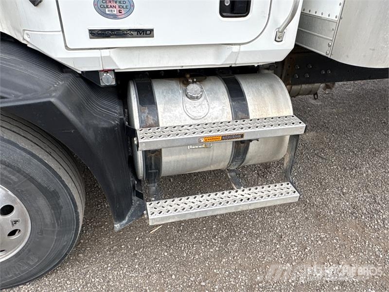 Mack MD742 4x2 Freight Van Truck Camion cassonati