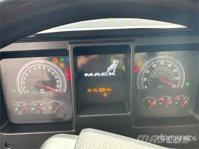 Mack MD742 4x2 Freight Van Truck Camion cassonati
