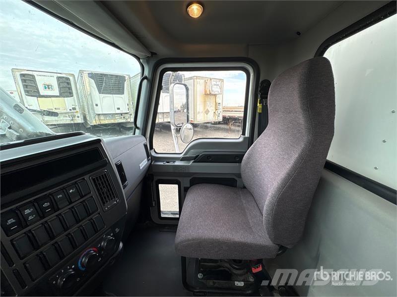 Mack MD742 4x2 Freight Van Truck Camion cassonati