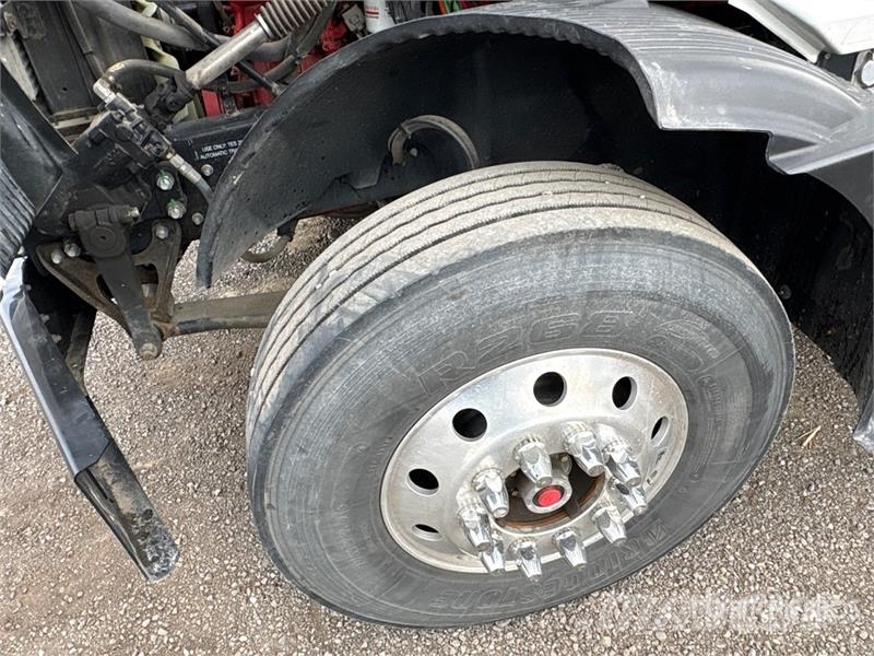 Mack MD742 4x2 Freight Van Truck Camion cassonati