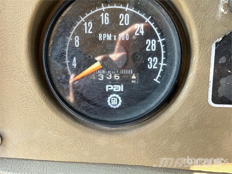 Mack R600 Vandens sunkvežimiai