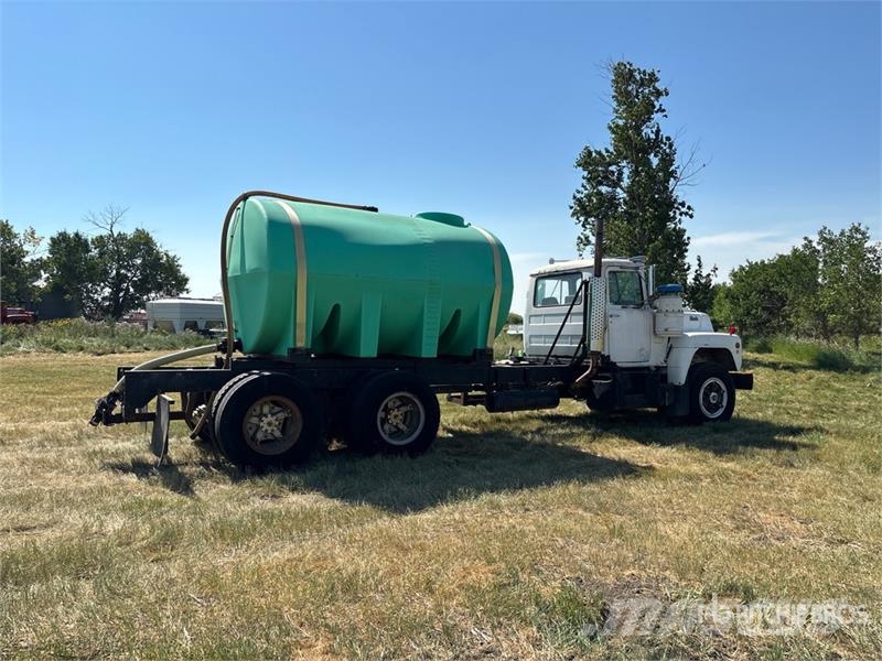 Mack R600 Vandens sunkvežimiai