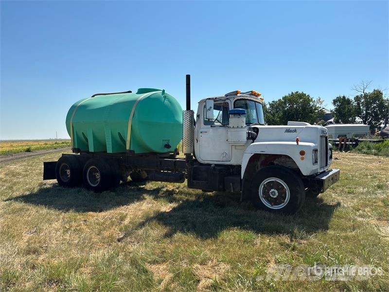 Mack R600 Vandens sunkvežimiai