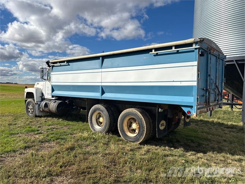Mack RD688S 6x4 Grain Truck شاحنات المزارع / الحبوب