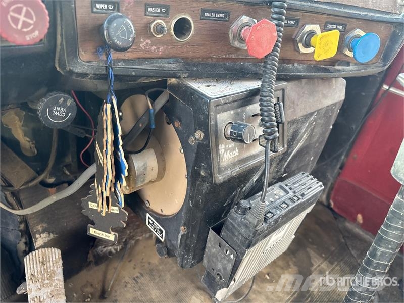 Mack RD688S 6x4 Grain Truck شاحنات المزارع / الحبوب