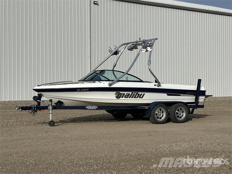 Malibu Response LX 21 ft Ski Boat Pracovné lode, bárky a pontóny