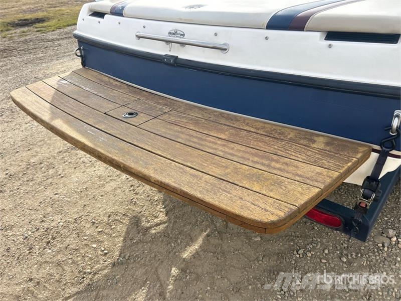 Malibu Response LX 21 ft Ski Boat Pracovné lode, bárky a pontóny