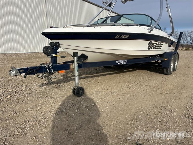 Malibu Response LX 21 ft Ski Boat Pracovné lode, bárky a pontóny
